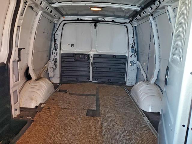 Chevrolet Express Image 10