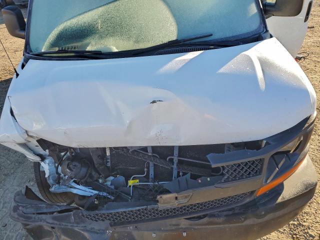 Chevrolet Express Image 13