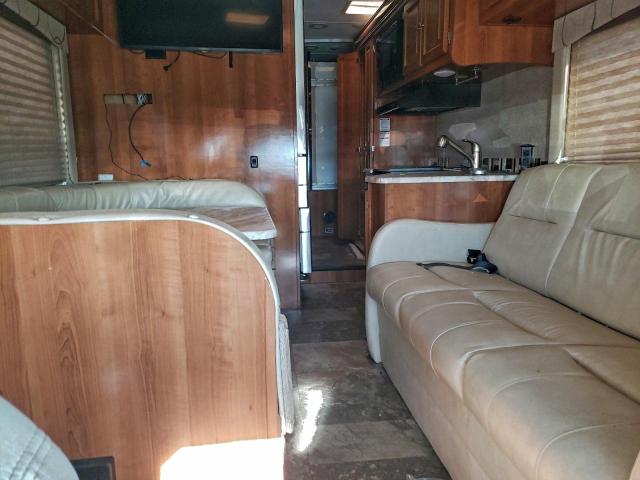 Ford Econoline E450 Super Duty Cutaway Van Image 5