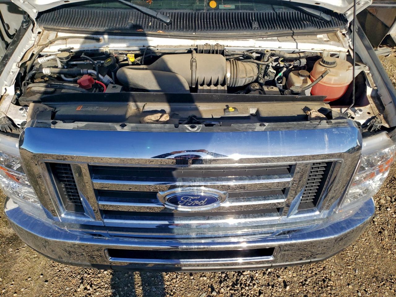 Ford Econoline E450 Super Duty Cutaway Van Image 9