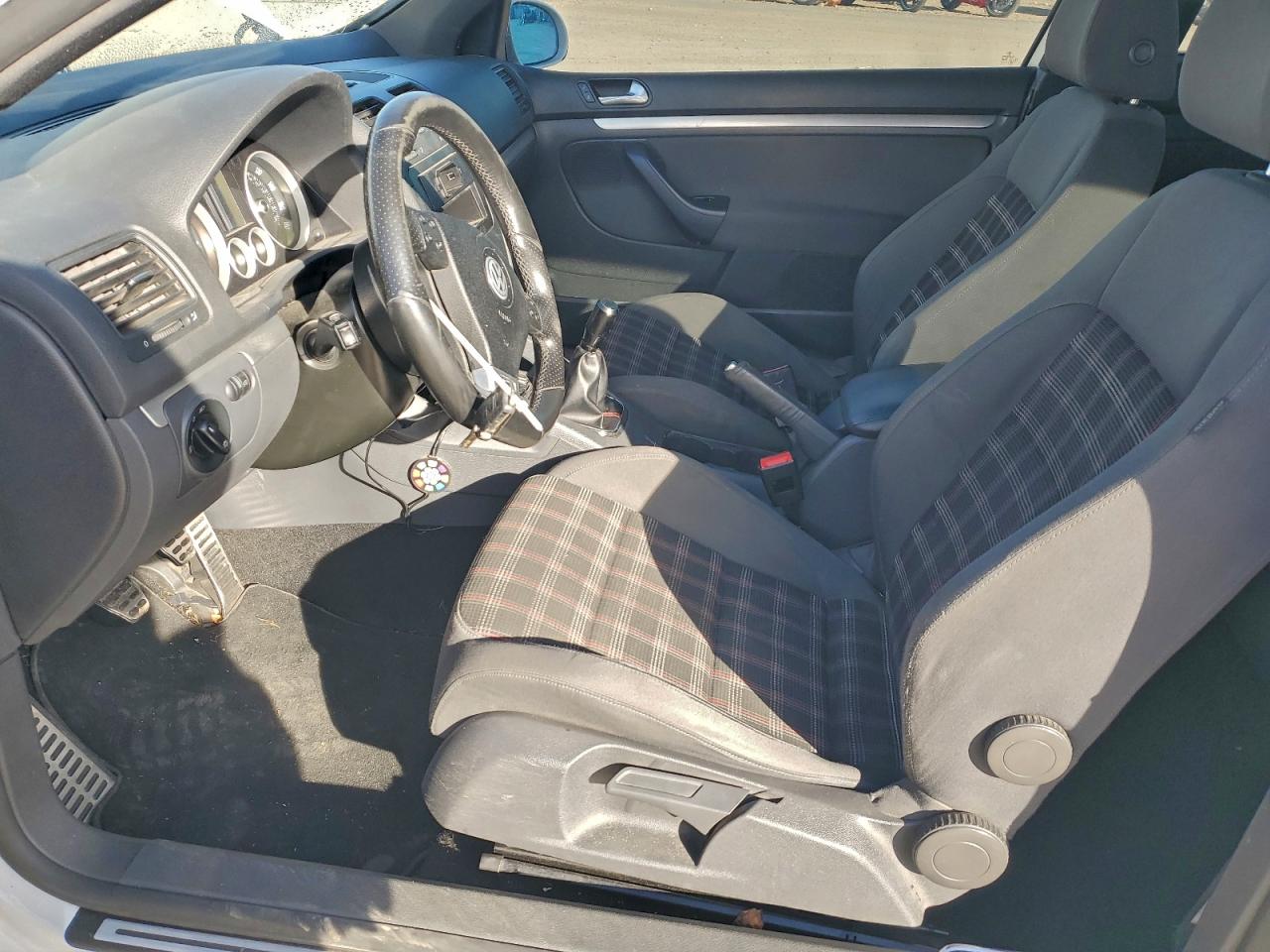 Volkswagen GTI Image 5