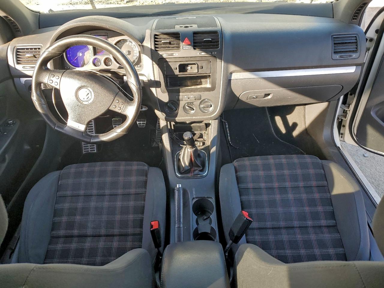 Volkswagen GTI Image 6