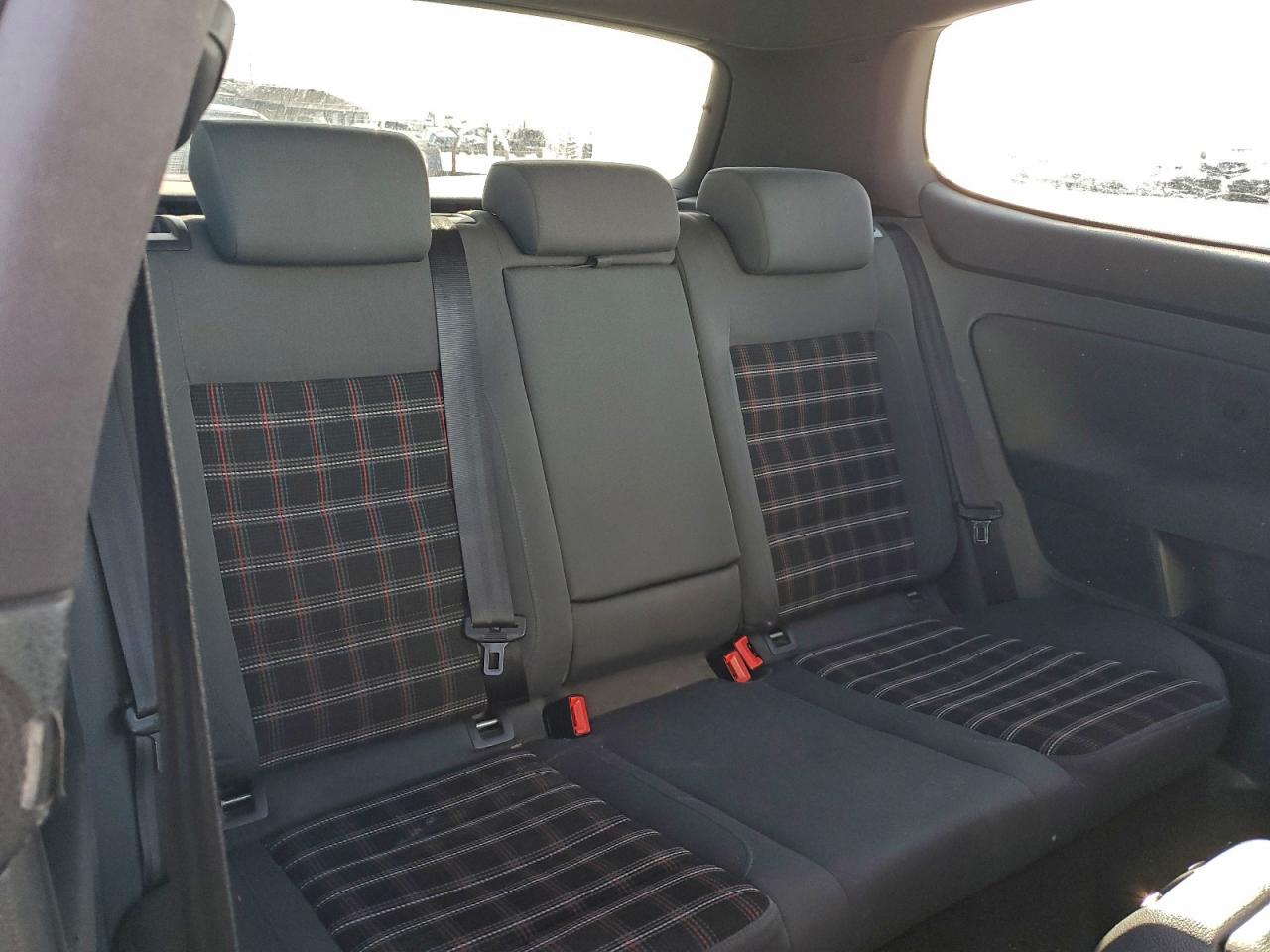 Volkswagen GTI Image 10