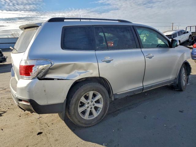 Toyota Highlander Base Image 11