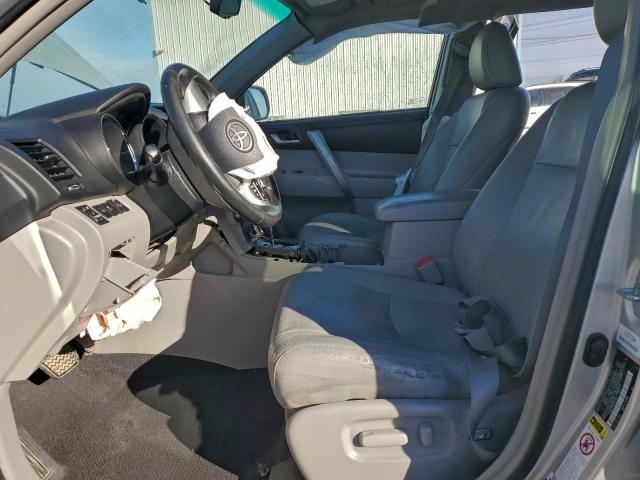 Toyota Highlander Base Image 7