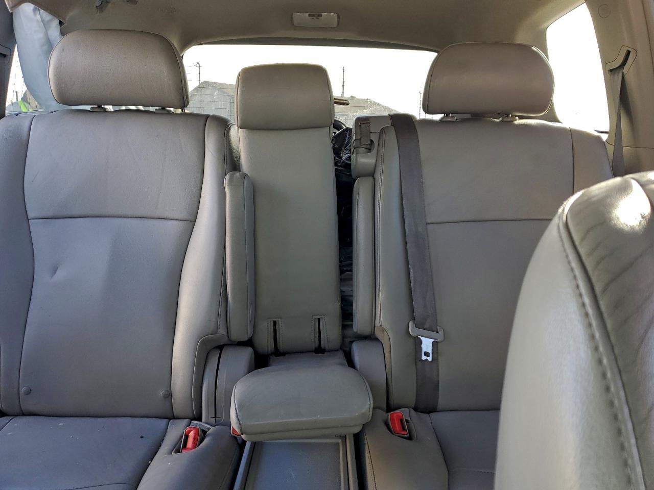 Toyota Highlander Base Image 8