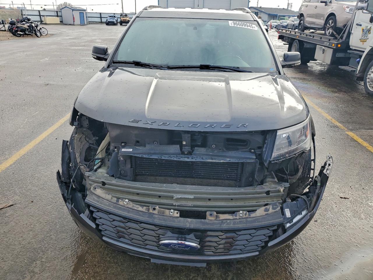 Ford Explorer Sport Image 2