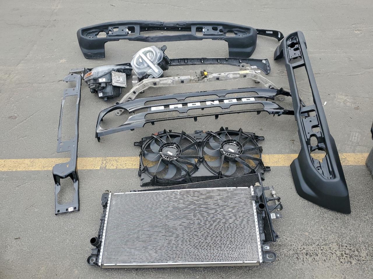 Ford Bronco Base Image 3