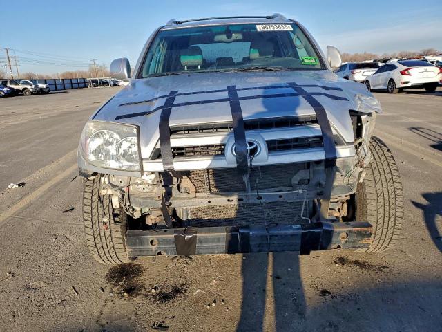 Toyota 4Runner Limited Image 2