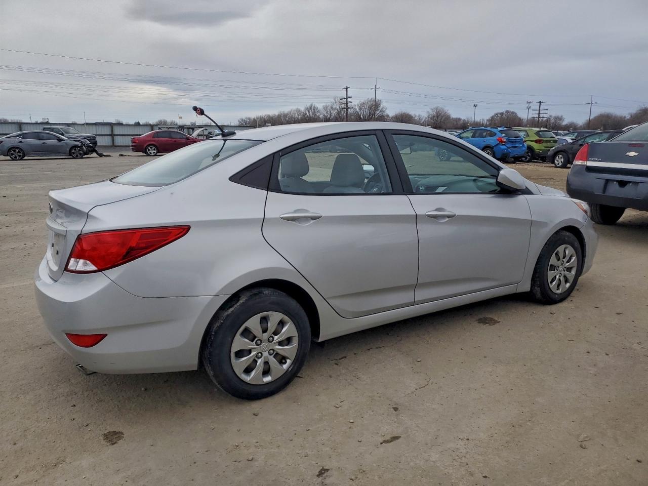 Hyundai ACCENT Se Image 6