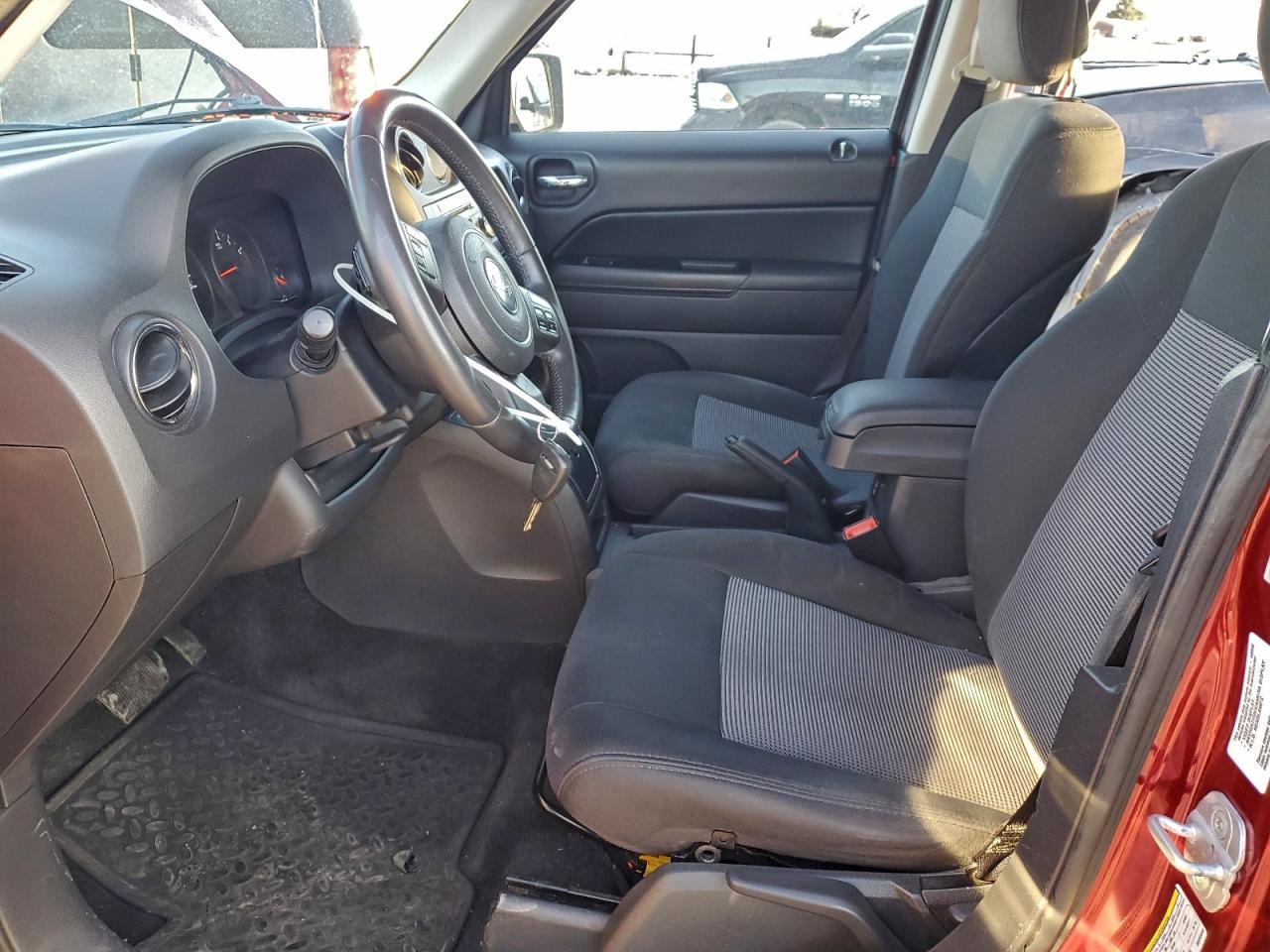 Jeep Patriot Latitude Image 11