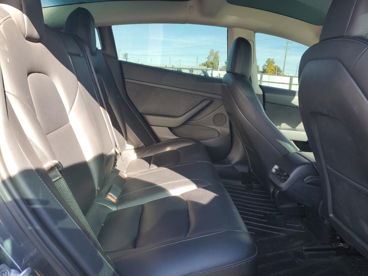 Tesla Model 3 Image 12