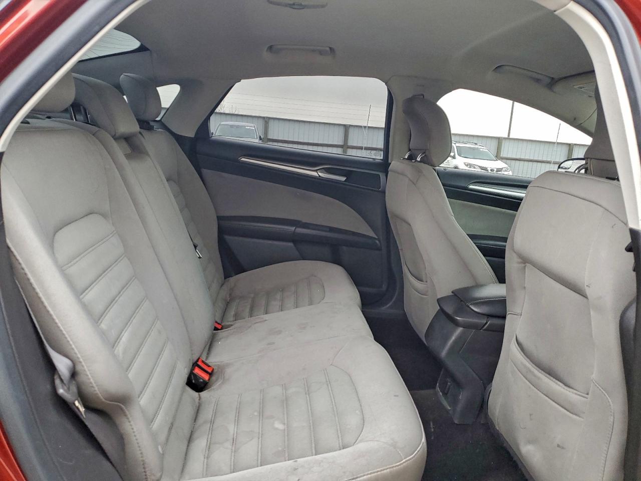 Ford Fusion S Image 4