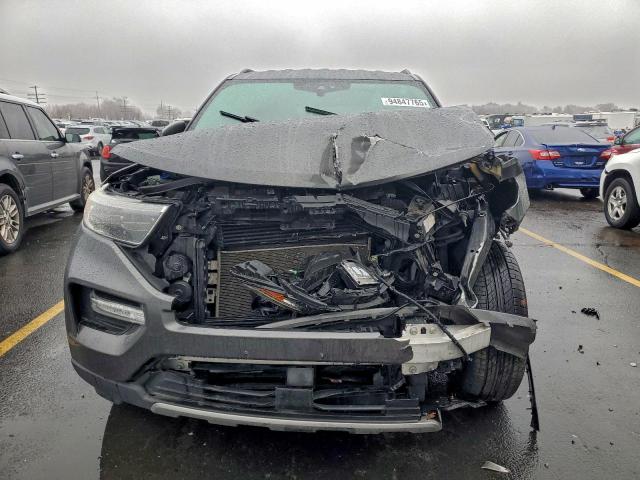 Ford Explorer Xlt Image 2