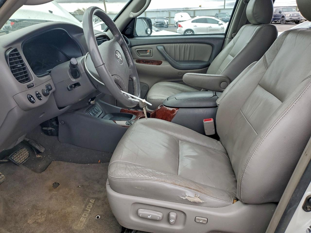 Toyota Sequoia Limited Image 13