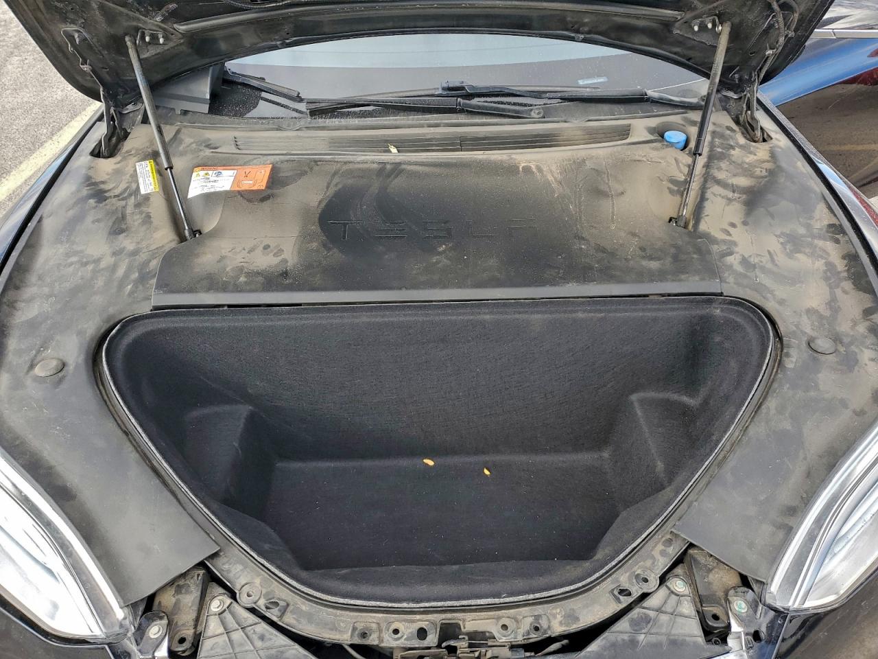 Tesla Model S Image 12