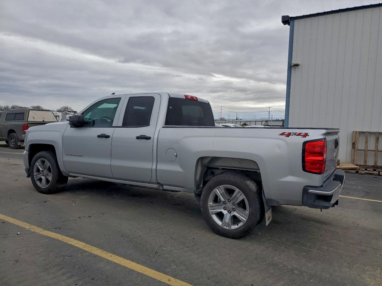Chevrolet Silverado K1500 Custom Image 3