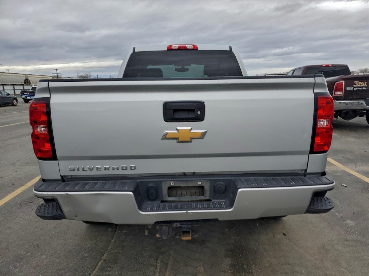 Chevrolet Silverado K1500 Custom Image 2