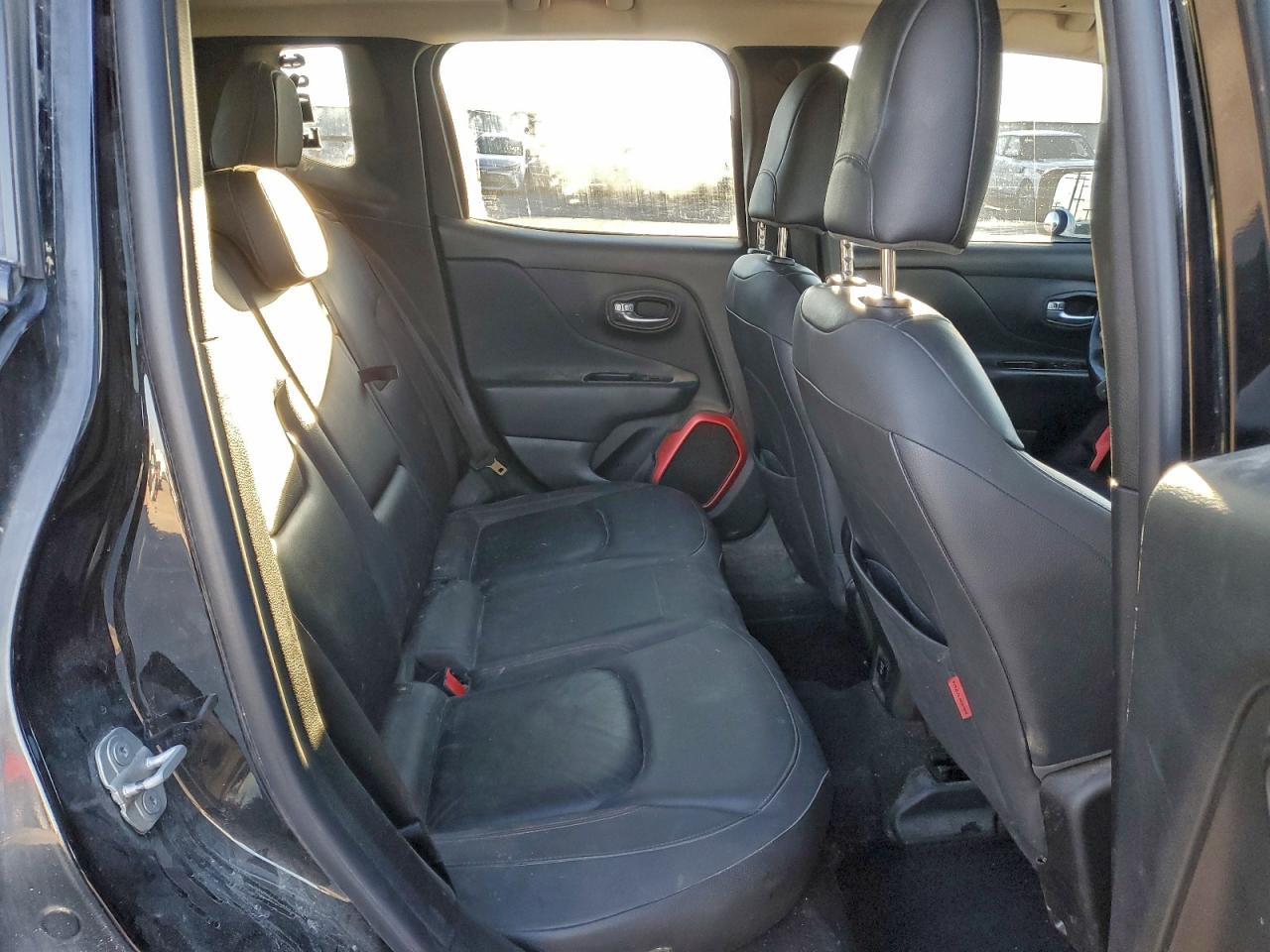 Jeep Renegade Trailhawk Image 5