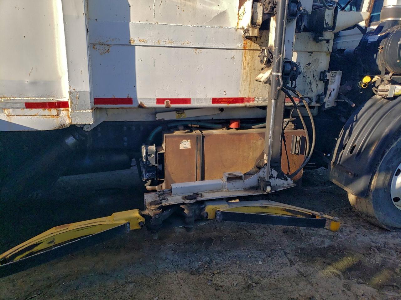 Autocar Llc Other Wx Image 4