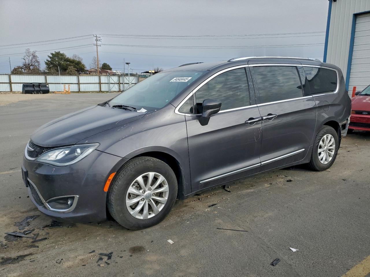 Chrysler Pacifica Touring L Image 1