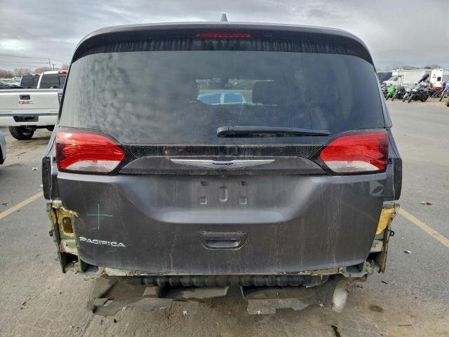 Chrysler Pacifica Touring L Image 4