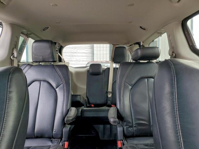 Chrysler Pacifica Touring L Image 9