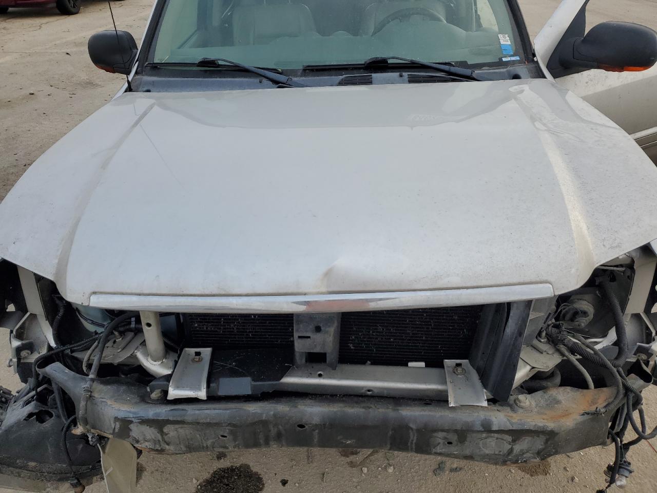 GMC Envoy Xl Image 13