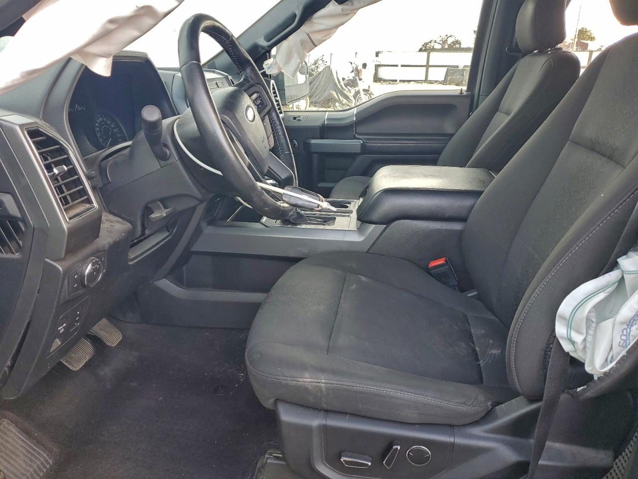 Ford F-150 Supercrew Image 6