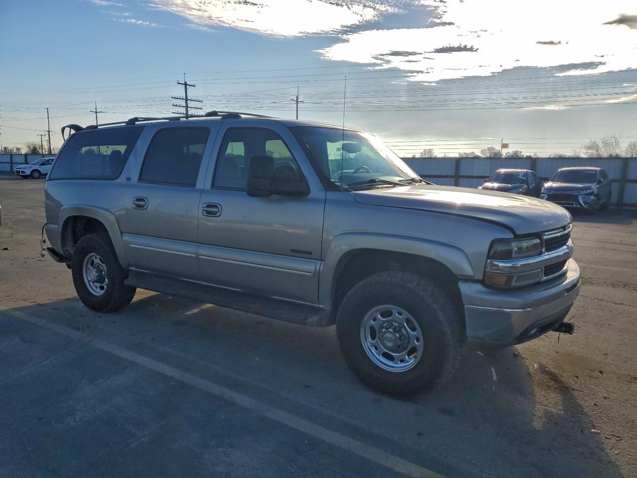 Chevrolet Suburban K2500 Image 13