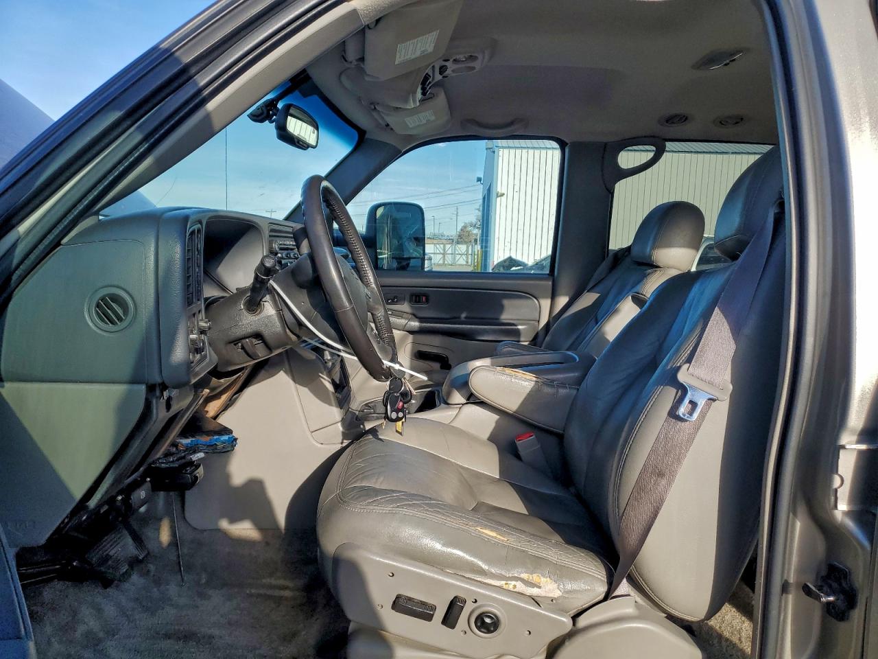 Chevrolet Suburban K2500 Image 8