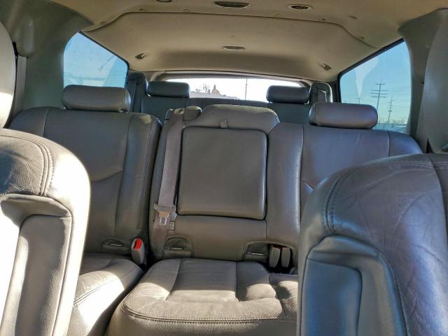 Chevrolet Suburban K2500 Image 5