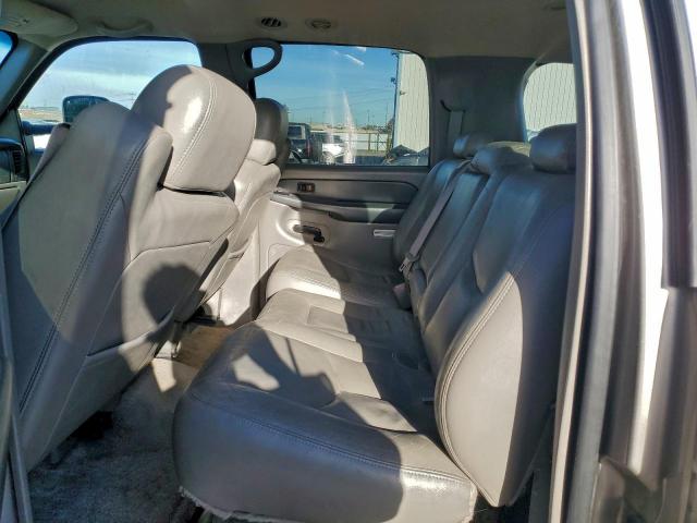 Chevrolet Suburban K2500 Image 4