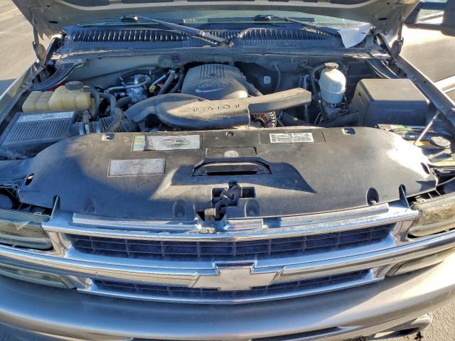 Chevrolet Suburban K2500 Image 7