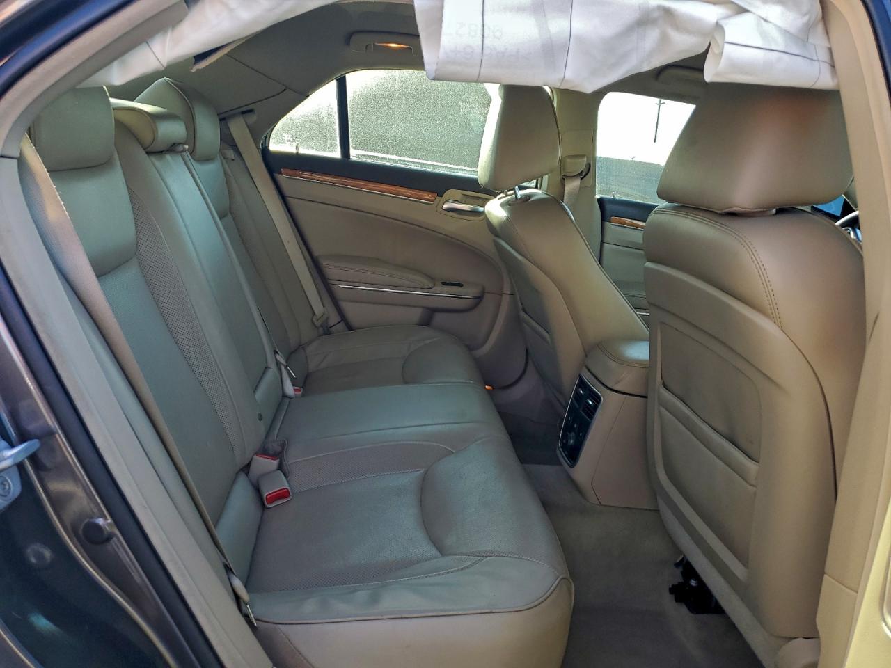 Chrysler 300 Image 11