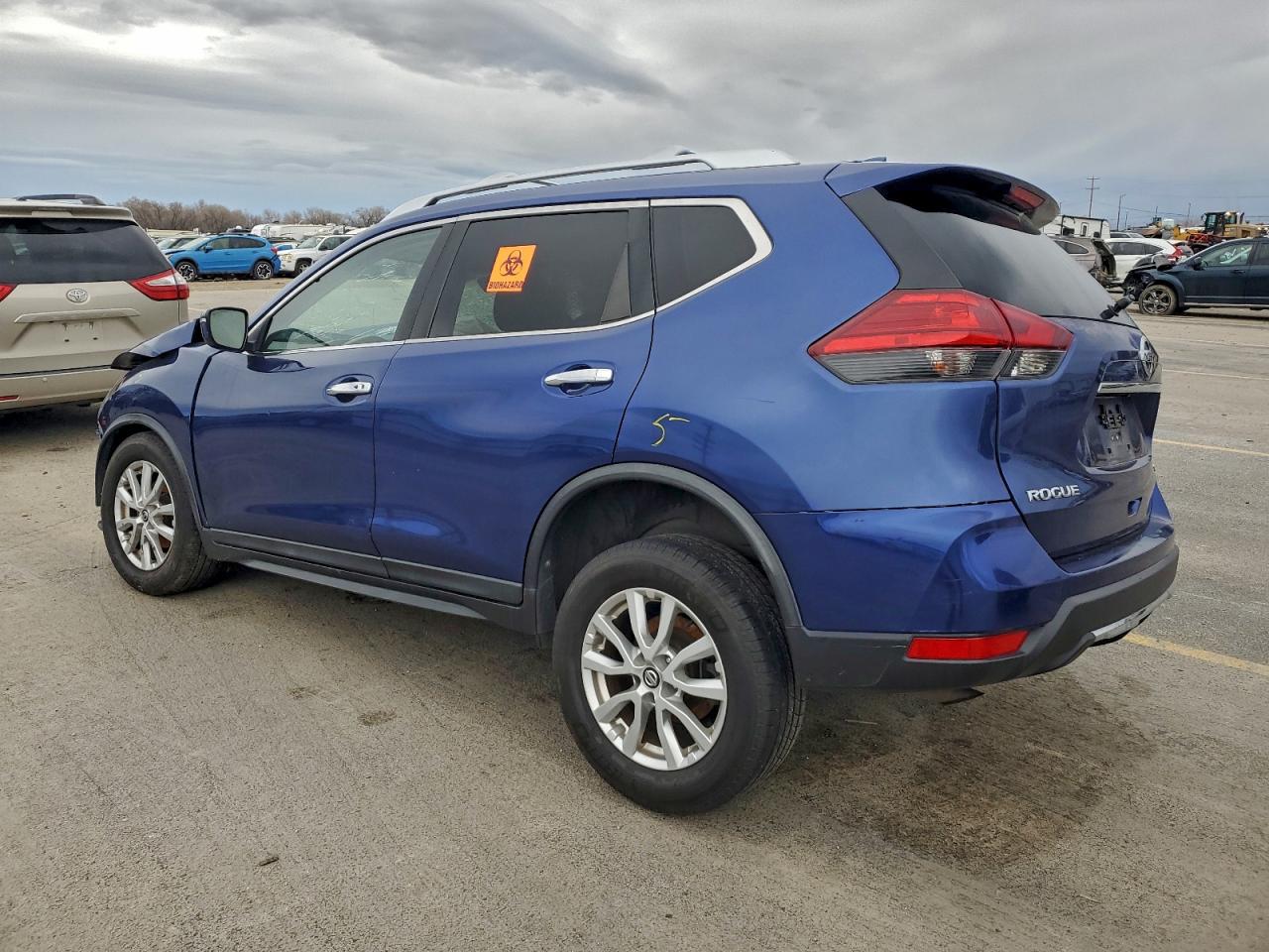 Nissan Rogue S Image 3