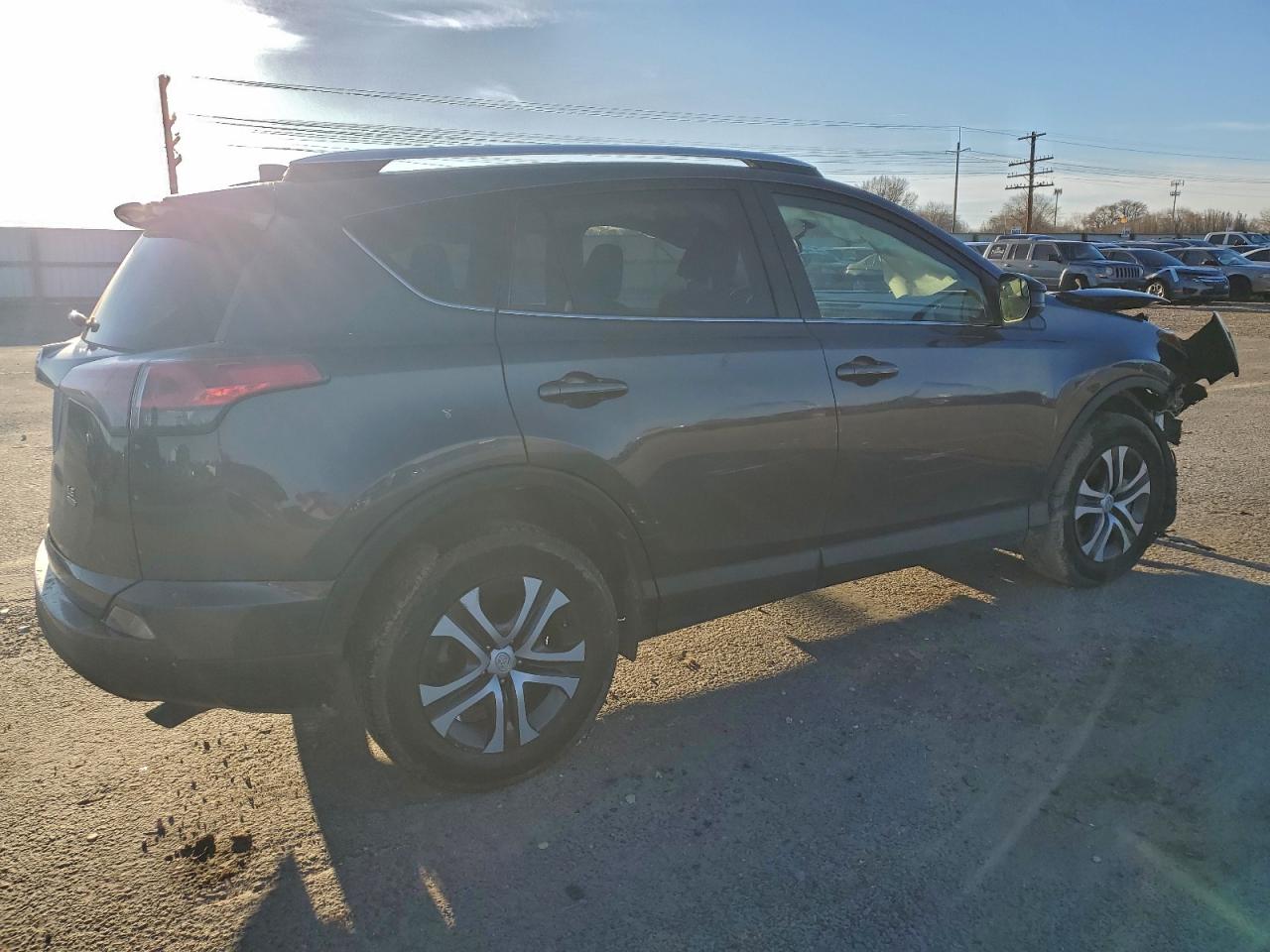 Toyota RAV4 Le Image 2