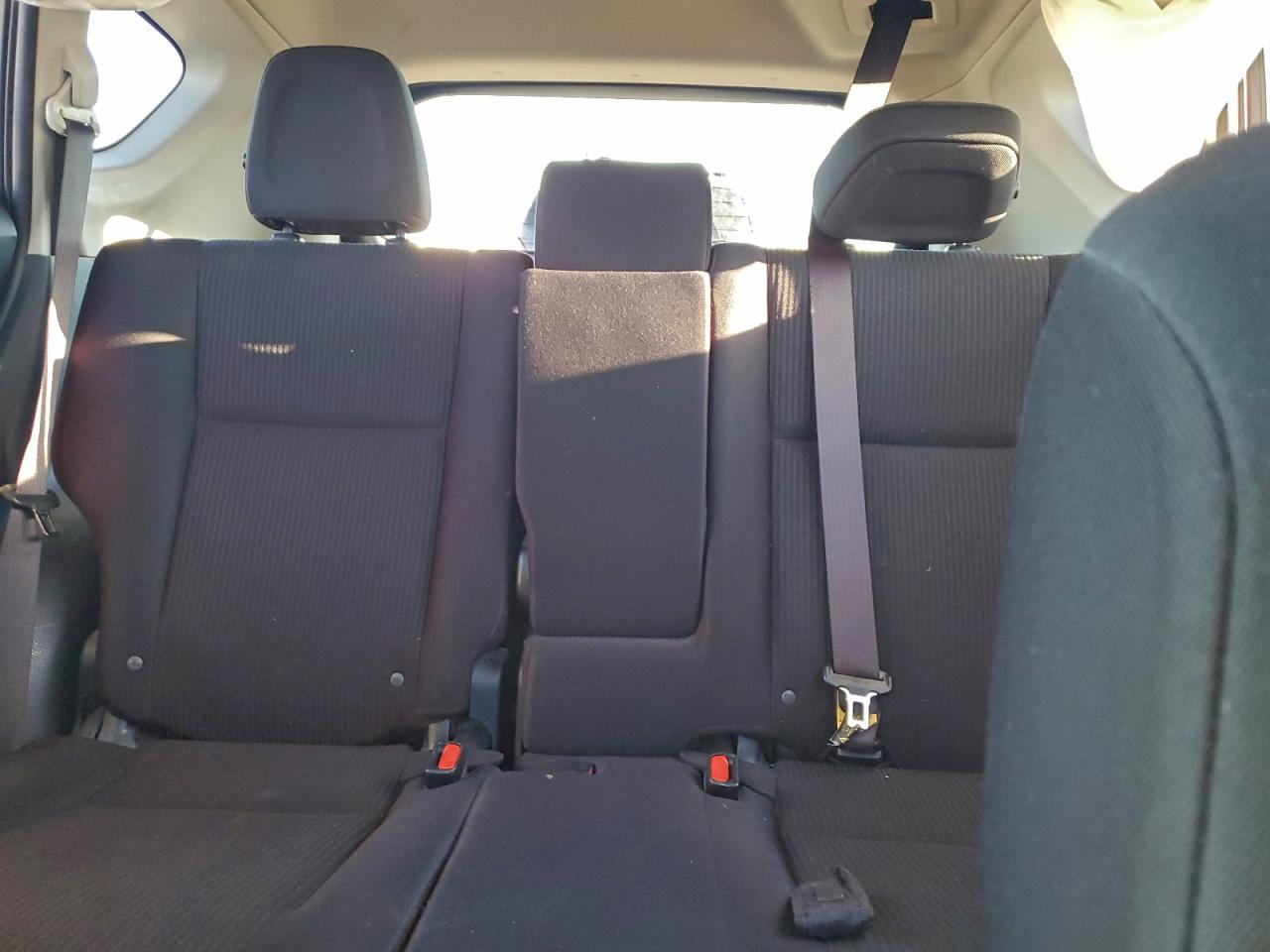 Toyota RAV4 Le Image 8