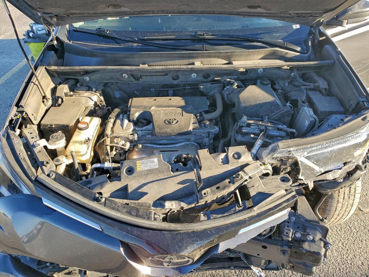 Toyota RAV4 Le Image 10