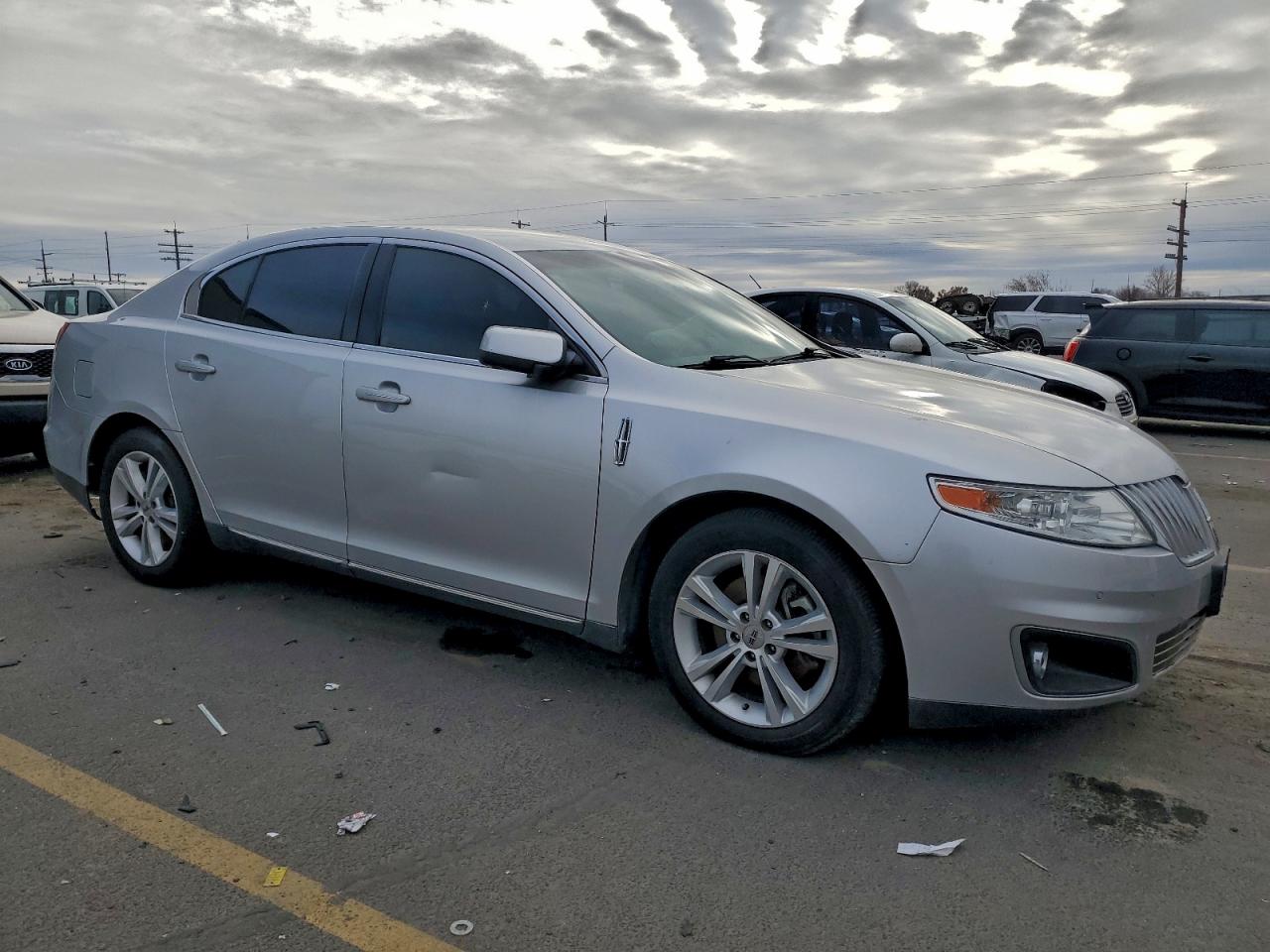 Lincoln MKS Image 11