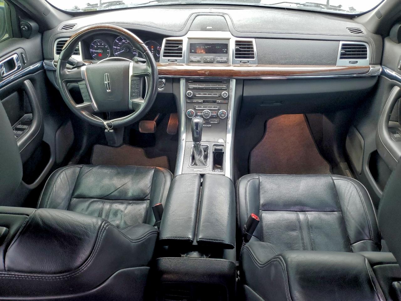 Lincoln MKS Image 12