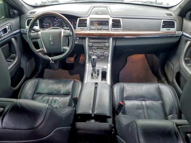 Lincoln MKS Image 12