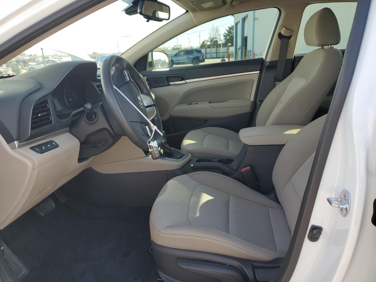 Hyundai ELANTRA Sel Image 3