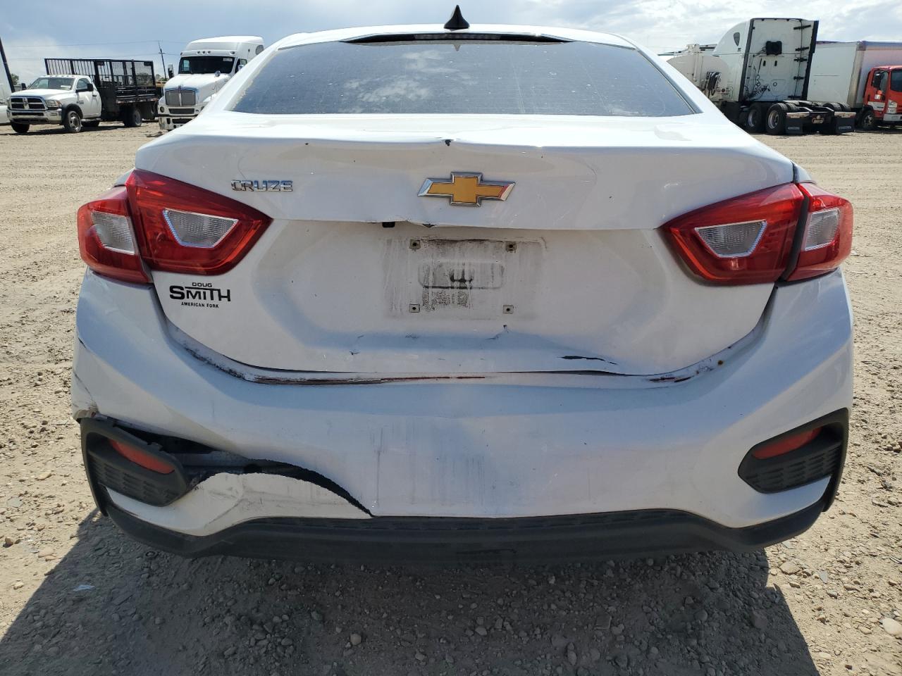 Chevrolet Cruze Ls Image 2