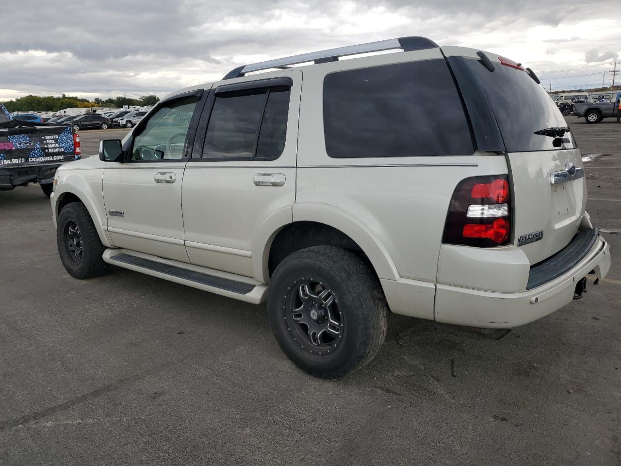 Ford Explorer Limited Image 3