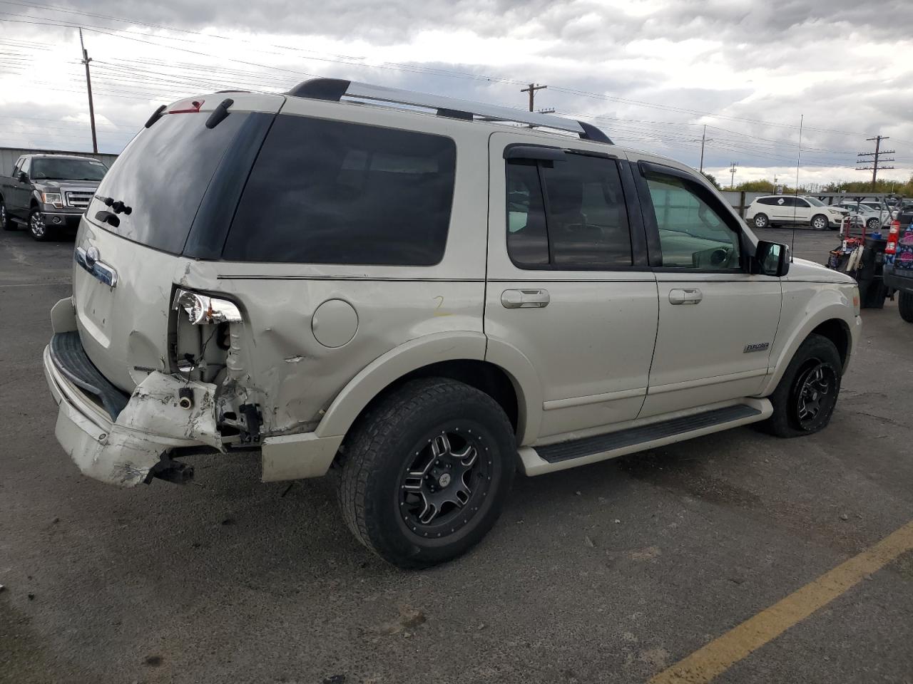 Ford Explorer Limited Image 4