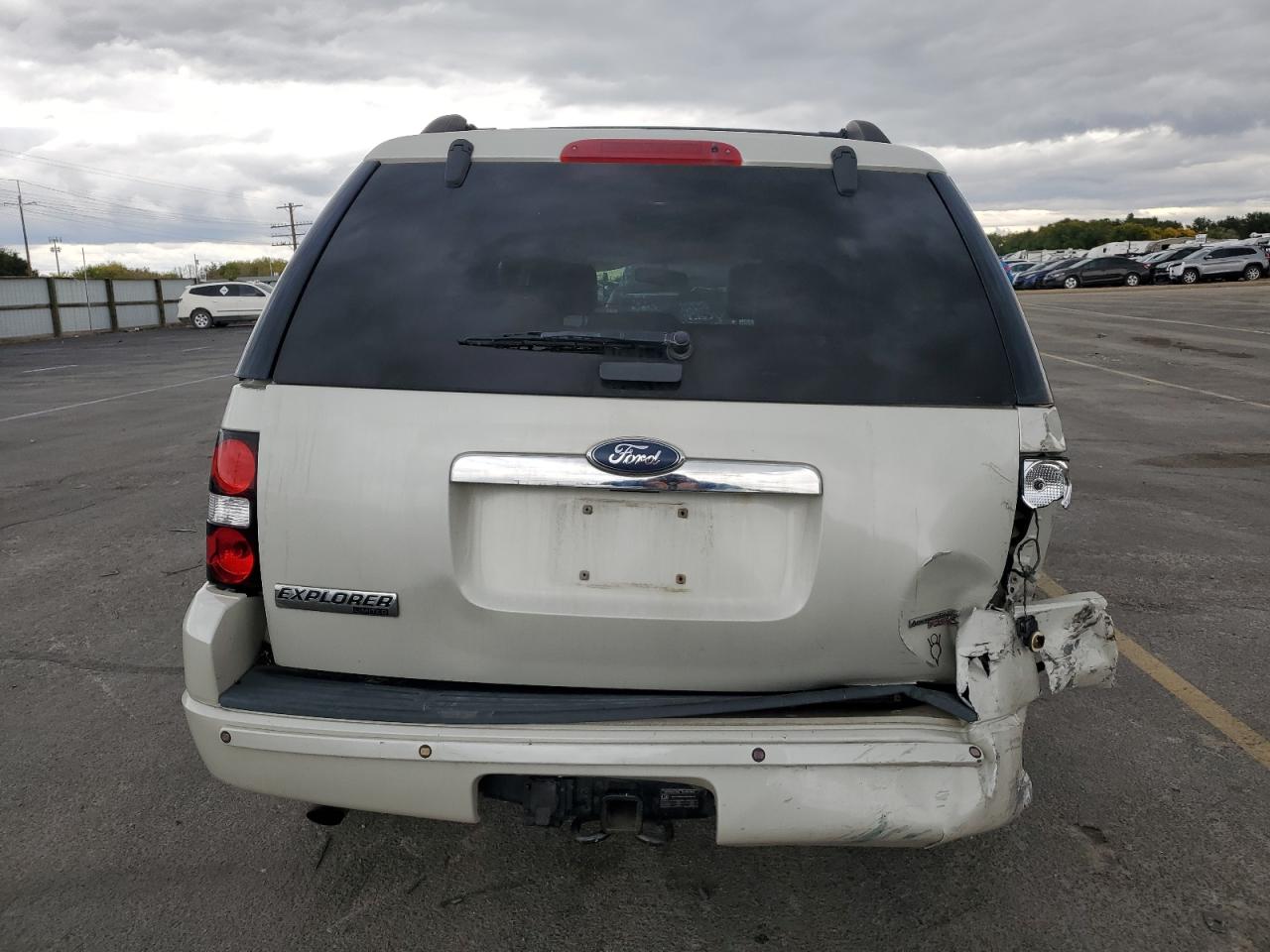 Ford Explorer Limited Image 5