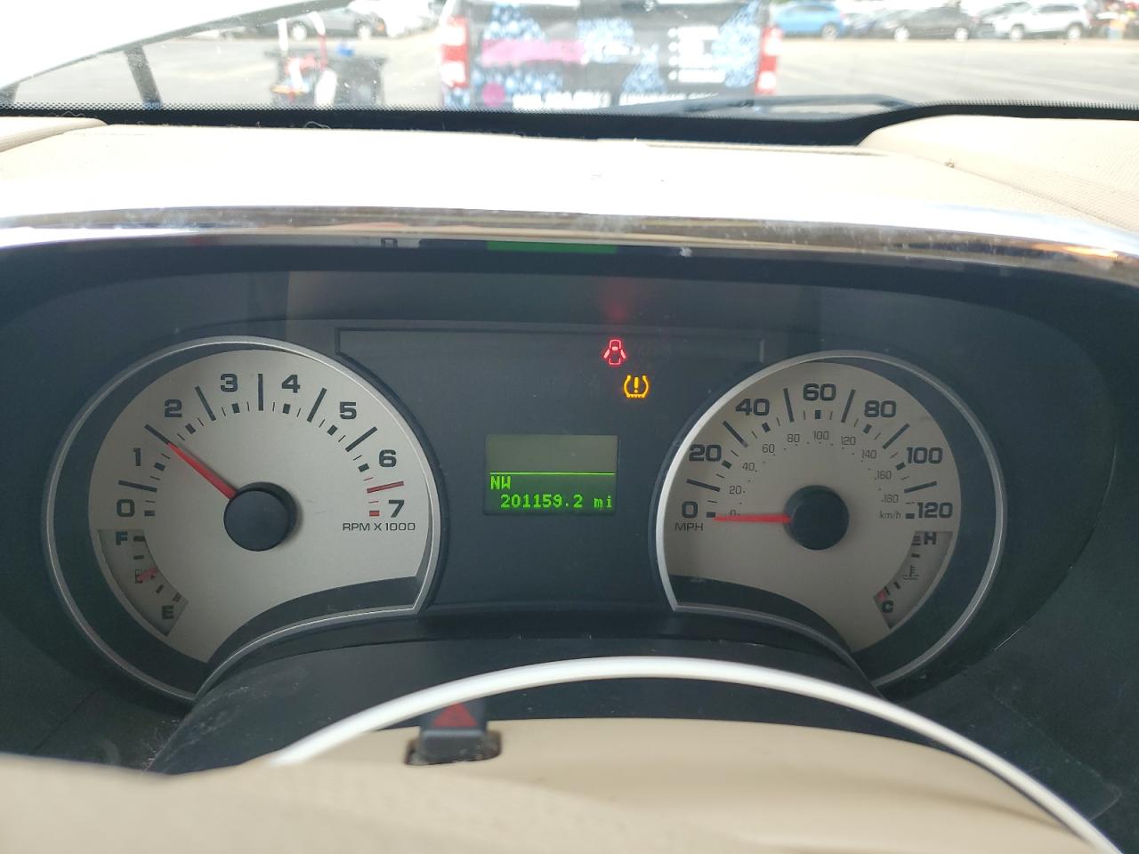 Ford Explorer Limited Image 8