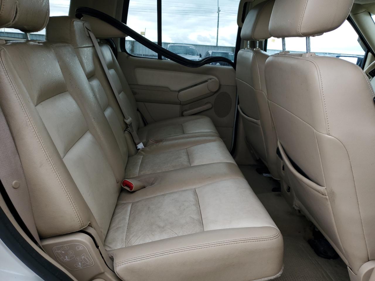 Ford Explorer Limited Image 10