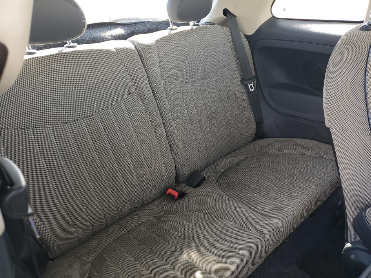 FIAT 500 Lounge Image 3